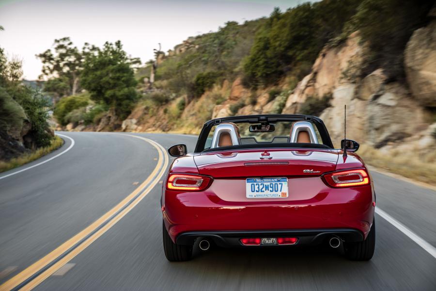  Fiat 124 Spider Lusso (348) 2016 года  (NA) (фото 34 из 43)